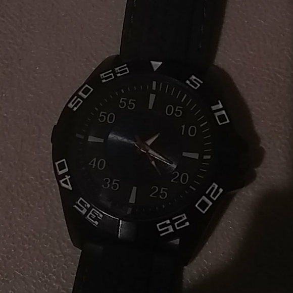 Watch - Picture 2 of 3